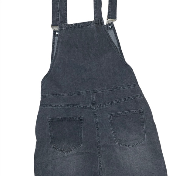 Misslook Grey Overall Shorts With Flowers - Picture 4 of 4